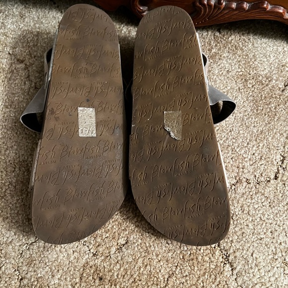 Blowfish Women's Gray and Tan Sandals - Picture 2 of 7